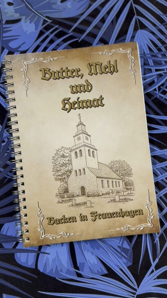 Fertig gedrucktes Frauenhagener Backbuch „Butter, Mehl und Heimat“ mit Spiralbindung